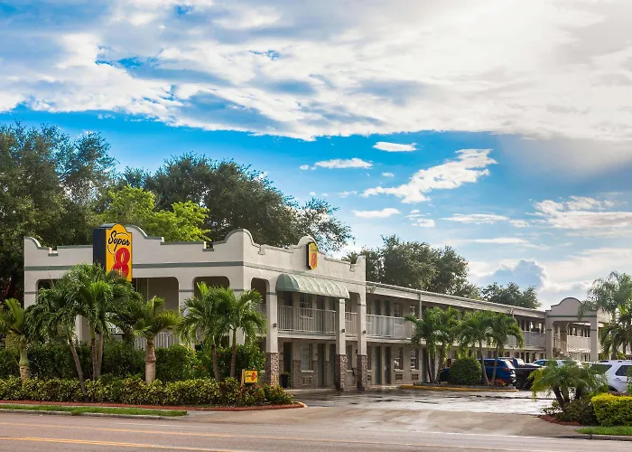 Super 8 By Wyndham Bradenton Sarasota Area