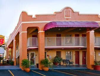Super 8 By Wyndham Sarasota Area Motel