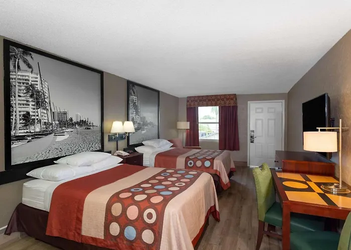 Super 8 By Wyndham Bradenton Sarasota Area
