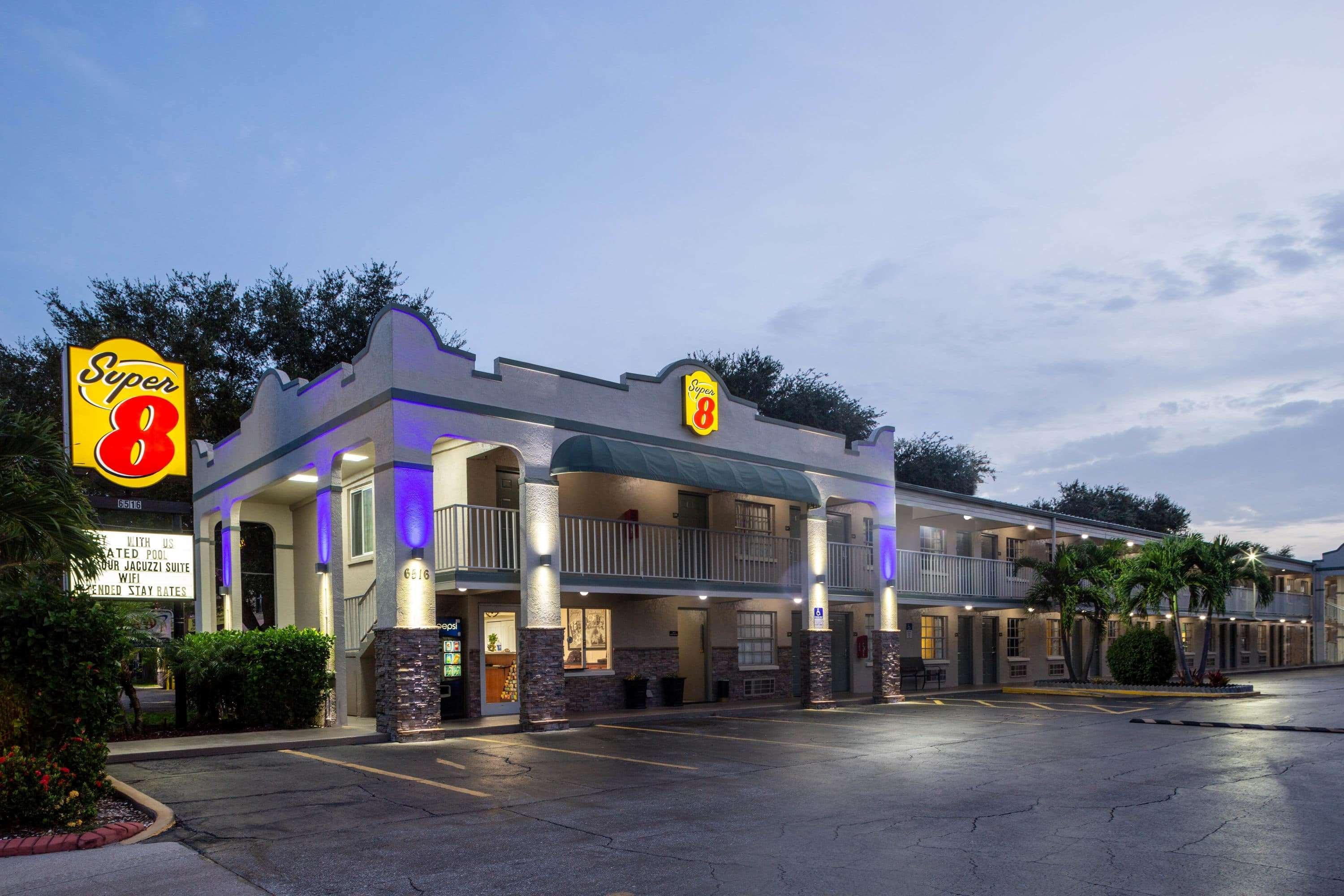 Motel Super 8 By Wyndham Sarasota Area 2*